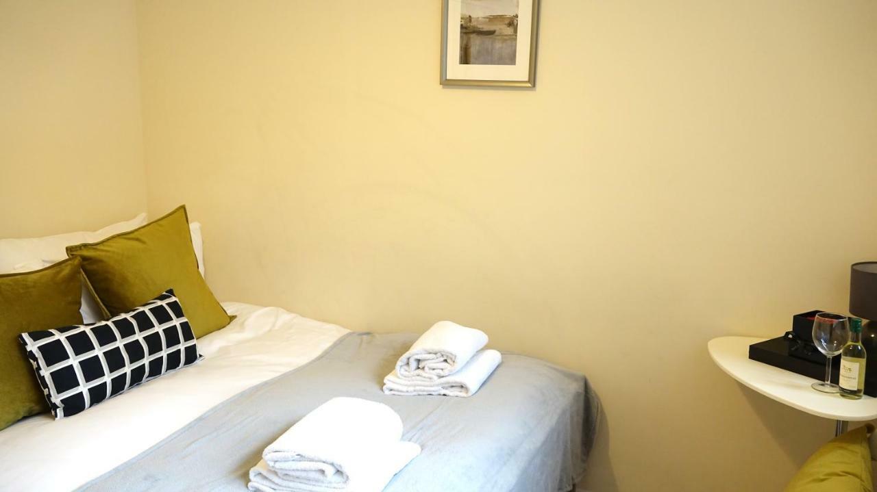 Heathrow Ensuite Rooms Stanwell Esterno foto