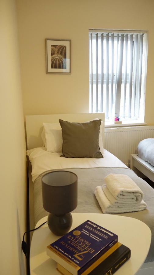 Heathrow Ensuite Rooms Stanwell Esterno foto