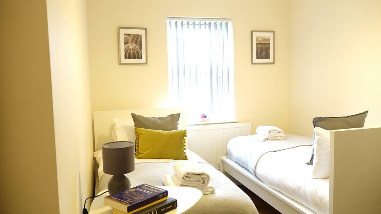 Heathrow Ensuite Rooms Stanwell Esterno foto