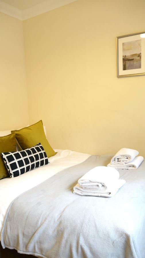 Heathrow Ensuite Rooms Stanwell Esterno foto