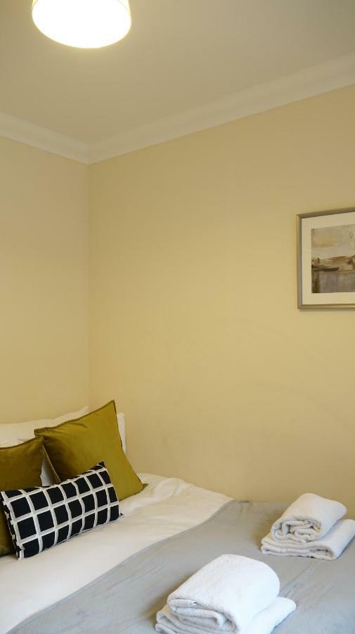 Heathrow Ensuite Rooms Stanwell Esterno foto