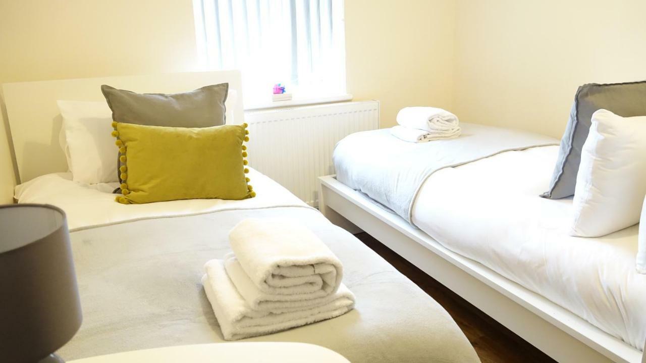 Heathrow Ensuite Rooms Stanwell Esterno foto